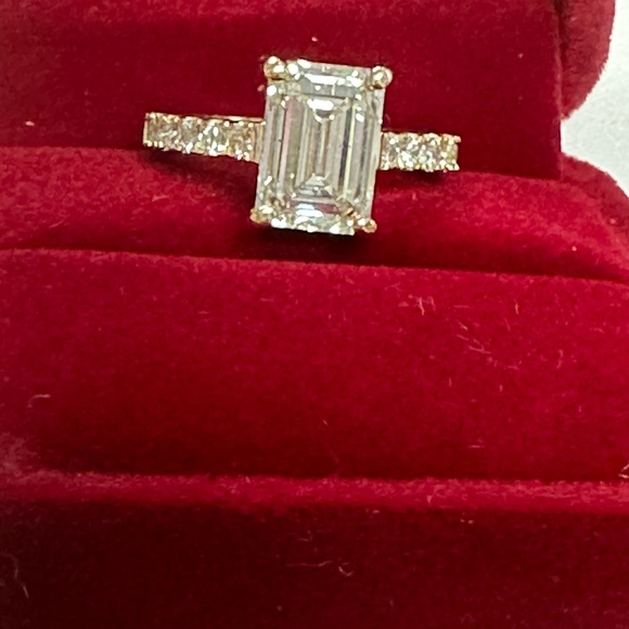 NEW 3.59 Emerald cut center stone lab diamond ring - Picture 4 of 5